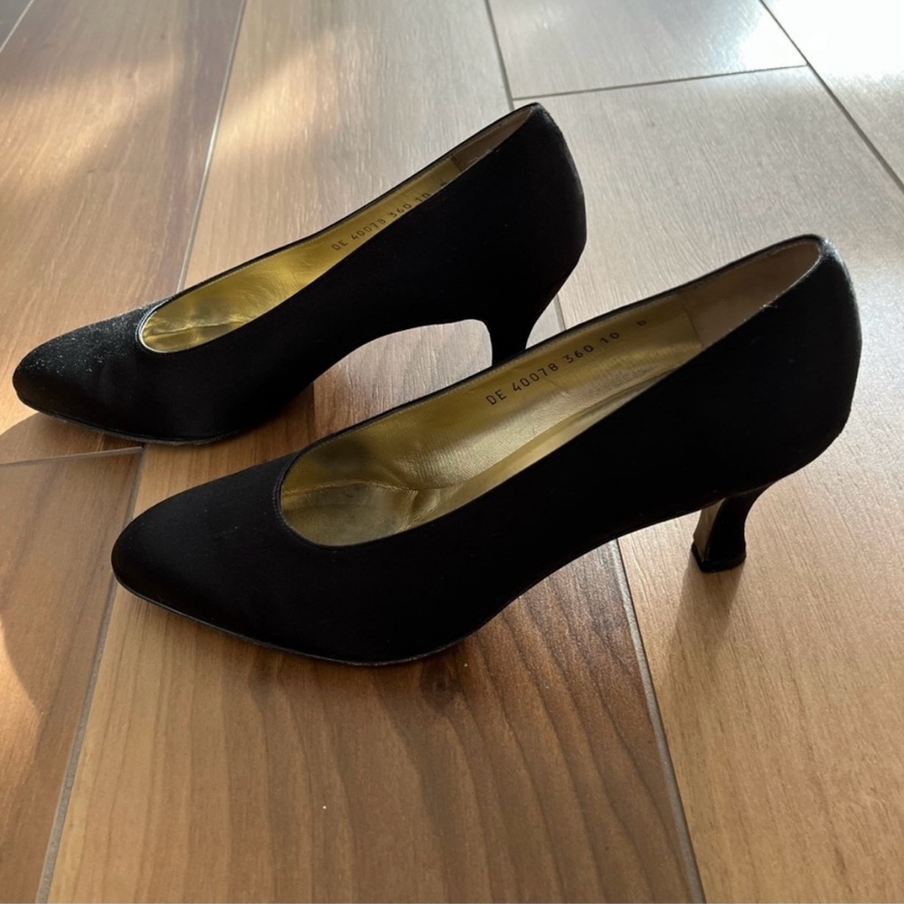 Salvatore Ferragamo Black Suede Mid-Heel Pumps